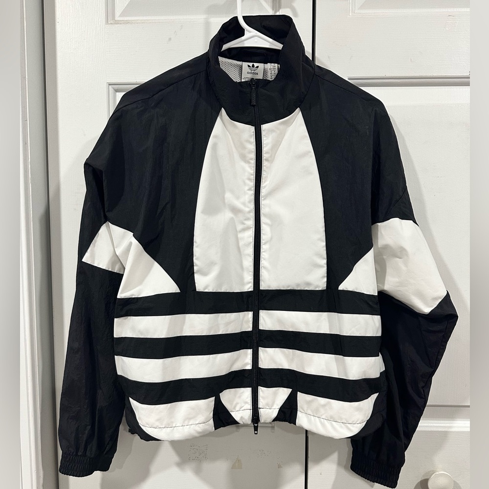 - Adidas
- Mediun